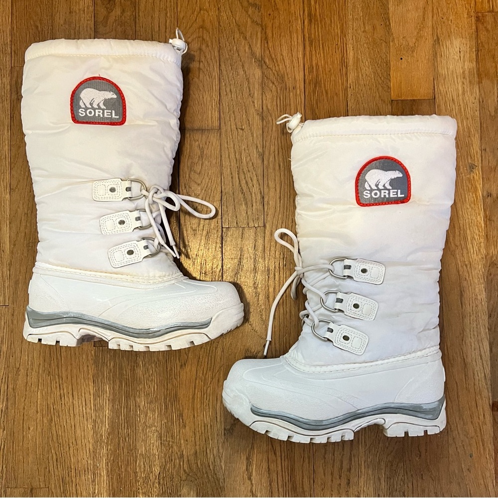 Sorel White Snow Boots with Red Accents Womens 6 Rare